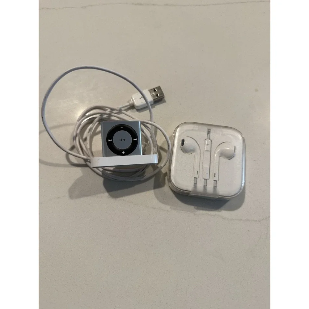 Apple IPod Shuffle 4th Generation Bundle 2 GB Silver Working W/New Headphones